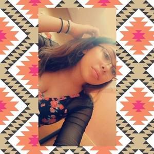 Meet your Posher, Adelina